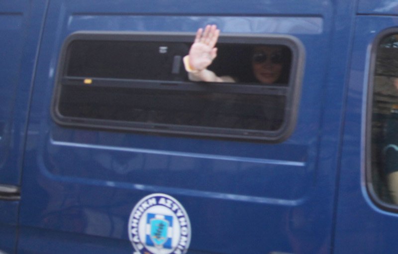 Η στιγμή της αποφυλάκισης της Βίκυς Σταμάτη -Τι δήλωσε στους δημοσιογράφους [εικόνες & βίντεο] | iefimerida.gr 4