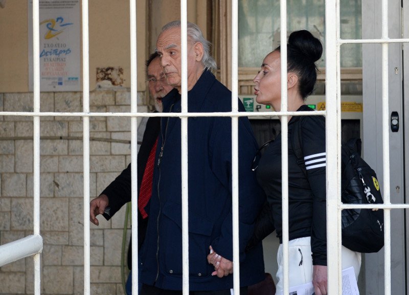 Βίκυ Σταμάτη: Χέρι χέρι με τον Ακη, τρυφερότητες και χαμόγελα [εικόνες] | iefimerida.gr 0