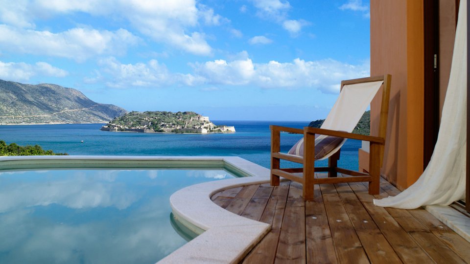 Domes of Elounda, εκεί που ο χρόνος σταματάει στο γαλάζιο του κρητικού πελάγους [εικόνες] | iefimerida.gr 4