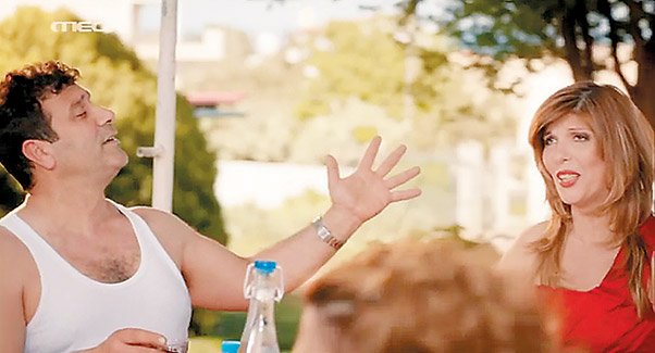 Ποιός είναι και πού δουλεύει ο κρεοπώλης που παίζει στη διαφήμιση με την εθνική νονά Κατερίνα Στανίση [εικόνες] | iefimerida.gr 2