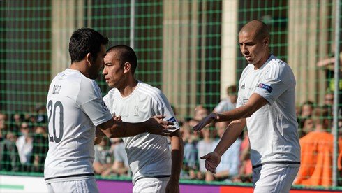 Ελαμψαν τ'αστέρια του παρελθόντος - Τερματοφύλακας ο Καρεμπέ, σκόρερ ο Τρεζεγκέ [εικόνες] | iefimerida.gr 7