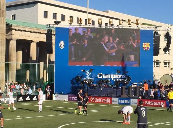 Ελαμψαν τ'αστέρια του παρελθόντος - Τερματοφύλακας ο Καρεμπέ, σκόρερ ο Τρεζεγκέ [εικόνες] | iefimerida.gr 0