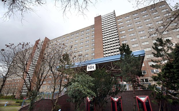 Το αρχηγείο της Στάζι ανοίγει ξανά- Μετατράπηκε σε προσωρινό άσυλο προσφύγων [εικόνες] | iefimerida.gr 0