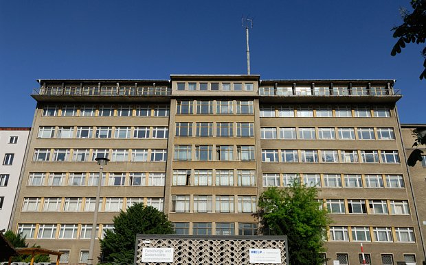 Το αρχηγείο της Στάζι ανοίγει ξανά- Μετατράπηκε σε προσωρινό άσυλο προσφύγων [εικόνες] | iefimerida.gr 1