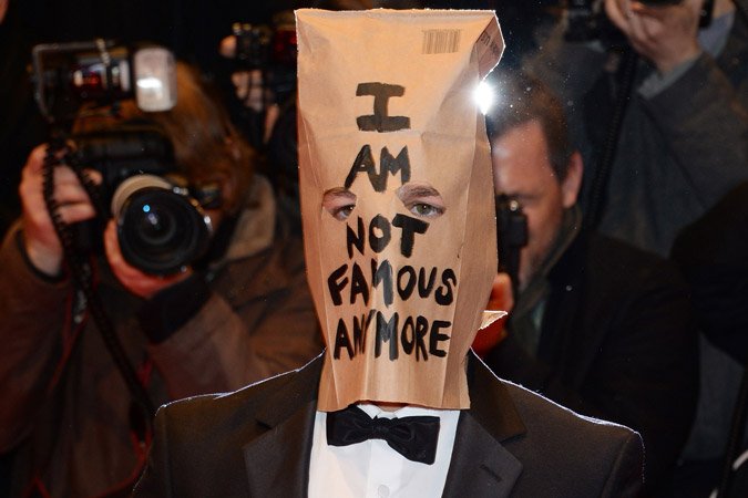 Ο Shia LaBeouf έχει ξεφύγει εντελώς -Πήγε στην πρεμιέρα του Nymphomaniac με χάρτινη σακούλα στο κεφάλι [εικόνα] | iefimerida.gr 0