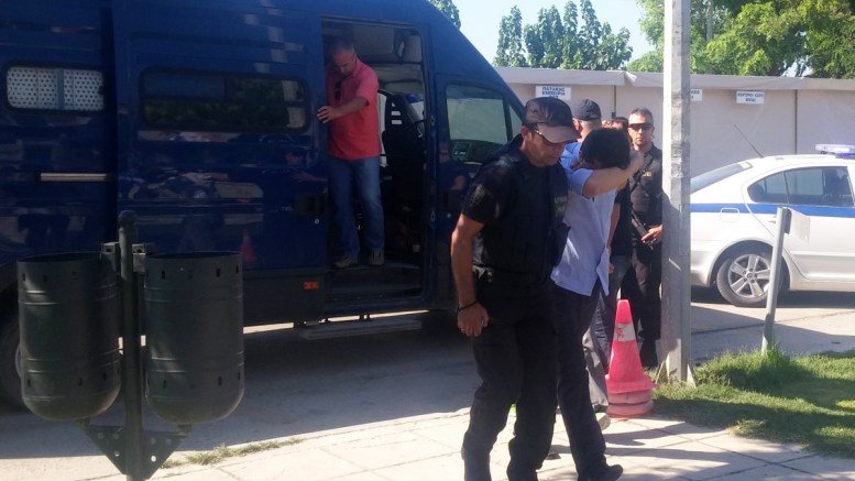 Ποιες κατηγορίες αντιμετωπίζουν στην Ελλάδα οι 8 στασιαστές που ήρθαν με ελικόπτερο | iefimerida.gr 0