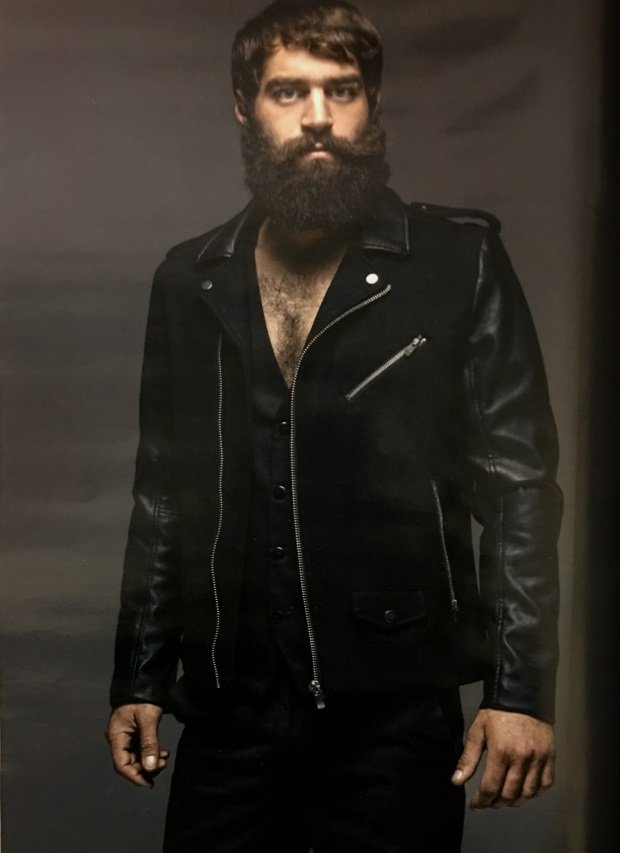 Ο σέξι αγρότης φωτογραφίζεται σαν μοντέλο, αλλά δεν απαντά σε αδιάκριτες ερωτήσεις [εικόνες] | iefimerida.gr 1