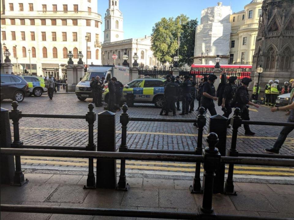 Συναγερμός για βόμβα στο Λονδίνο: Εκκενώθηκε σιδηροδρομικός σταθμός [βίντεο]  | iefimerida.gr 0