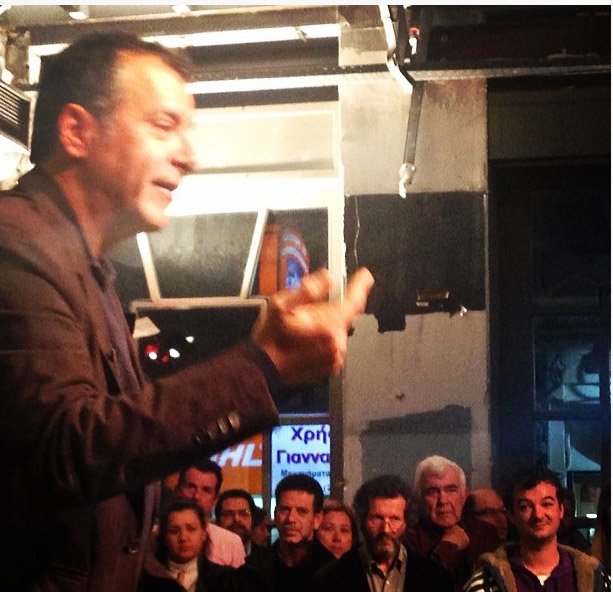 Πολίτης, με «στημένη» ερώτηση, εκνευρίζει τον Θεοδωράκη: Μη λες όλο τα ίδια και τα ίδια στις ομιλίες σου [εικόνες+βίντεο] | iefimerida.gr 2