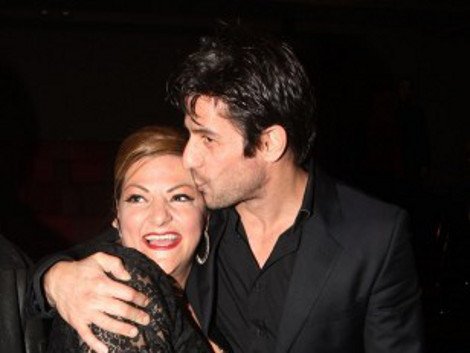 Ηθοποιός αποκαλύπτει: Ο Γεωργούλης με σφράγισε στα οπίσθια με πυρωμένο σίδερο [εικόνα] | iefimerida.gr 0