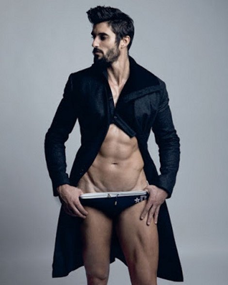 Ο καλλονός ανιψιός της Αλίκης Βουγιουκλάκη περπατάει στις πασαρέλες και κόβει την ανάσα [εικόνες] | iefimerida.gr 2