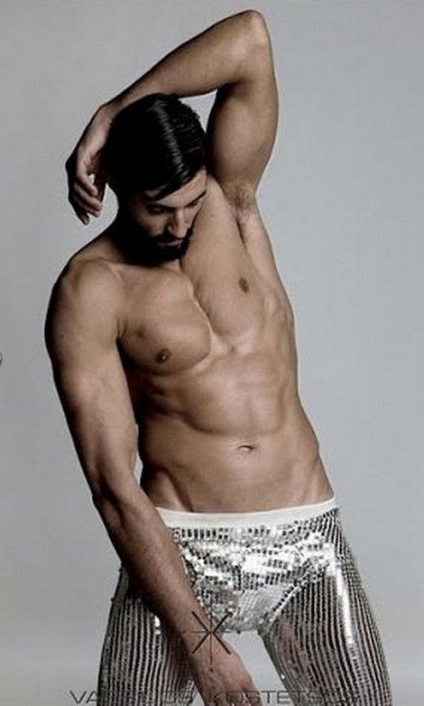 Ο καλλονός ανιψιός της Αλίκης Βουγιουκλάκη περπατάει στις πασαρέλες και κόβει την ανάσα [εικόνες] | iefimerida.gr 3