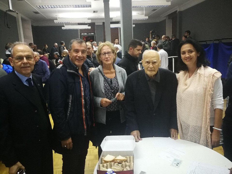 Ο Σταύρος Θεοδωράκης έκανε το γύρο των εκλογικών κέντρων -Συνάντηση-έκπληξη με τον Κάρολο Παπούλια | iefimerida.gr 0