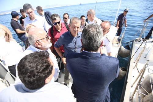 Αυτοψία Θεοδωράκη στη Σαλαμίνα -«Θα πιέσουμε για γρήγορες λύσεις» [εικόνες] | iefimerida.gr 1