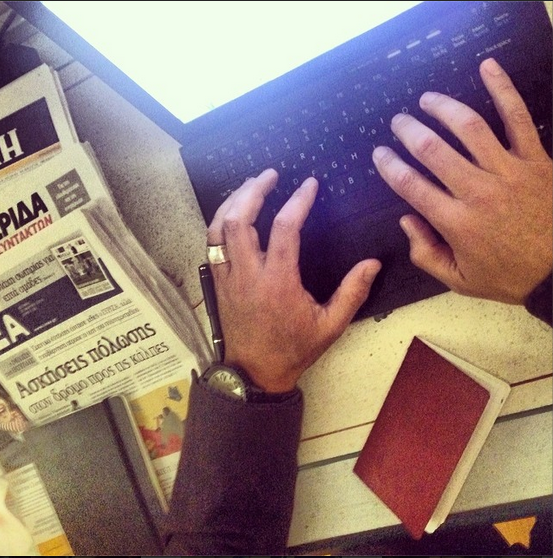 Το καινούριο σακίδιο του Σταύρου Θεοδωράκη και το αινιγματικό σημειωματάριο [εικόνες] | iefimerida.gr 1