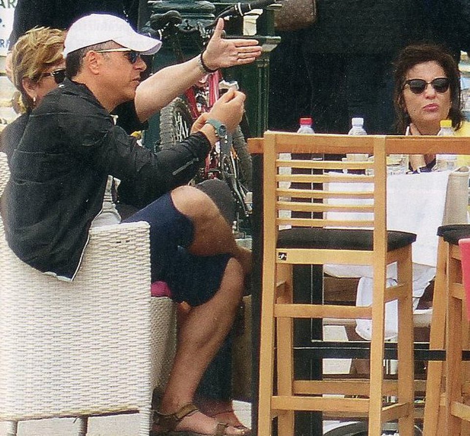 O Σταύρος Θεοδωράκης με τη σύζυγό του στη Σκιάθο [εικόνες] | iefimerida.gr 1