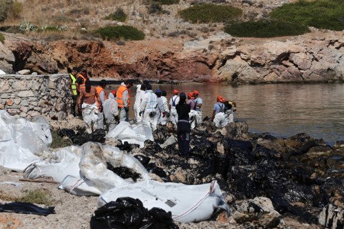 Αυτοψία Θεοδωράκη στη Σαλαμίνα -«Θα πιέσουμε για γρήγορες λύσεις» [εικόνες] | iefimerida.gr 3