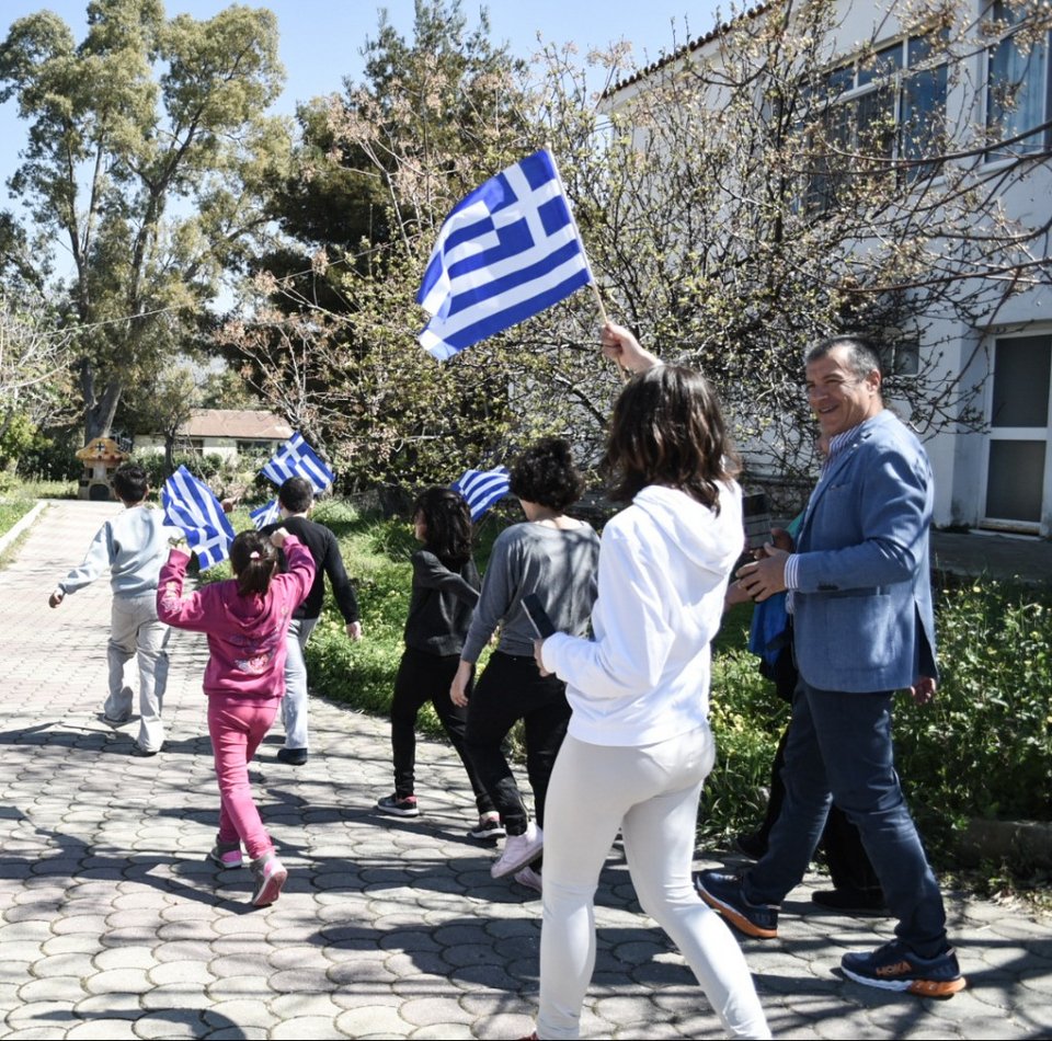 Ο Σταύρος Θεοδωράκης δεν πήγε παρέλαση -Πήγε σε Κέντρο Αποκατάστασης στη Βούλα [εικόνες] | iefimerida.gr 1