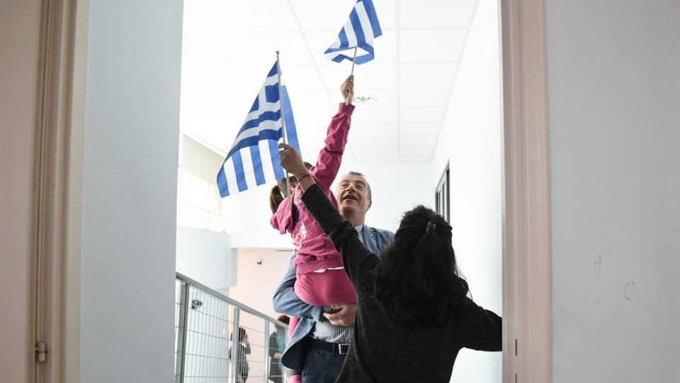 Ο Σταύρος Θεοδωράκης δεν πήγε παρέλαση -Πήγε σε Κέντρο Αποκατάστασης στη Βούλα [εικόνες] | iefimerida.gr 2