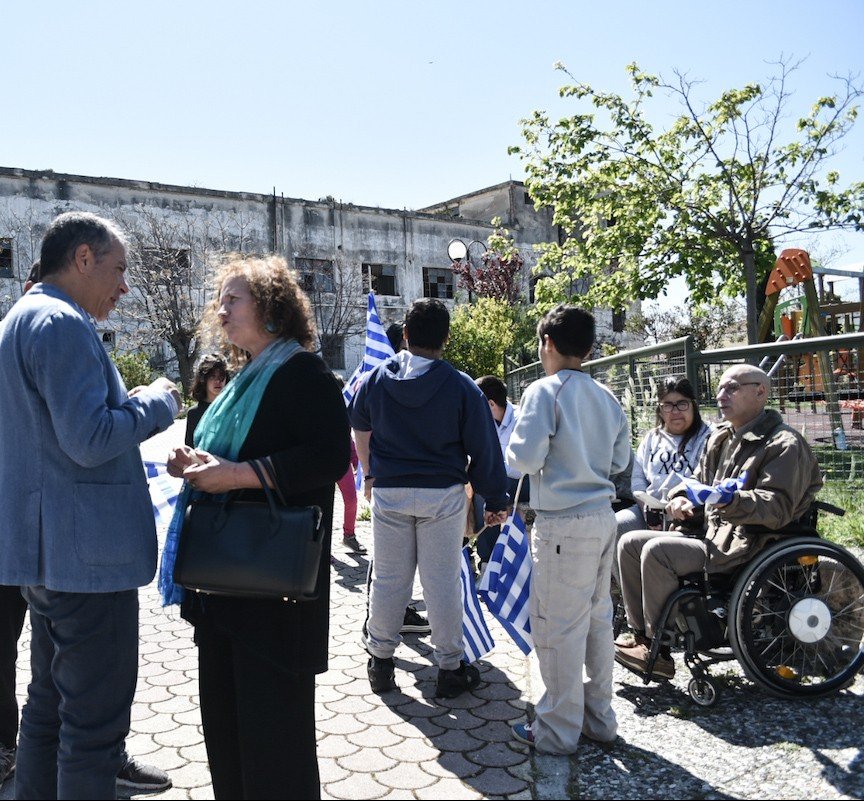 Ο Σταύρος Θεοδωράκης δεν πήγε παρέλαση -Πήγε σε Κέντρο Αποκατάστασης στη Βούλα [εικόνες] | iefimerida.gr 3