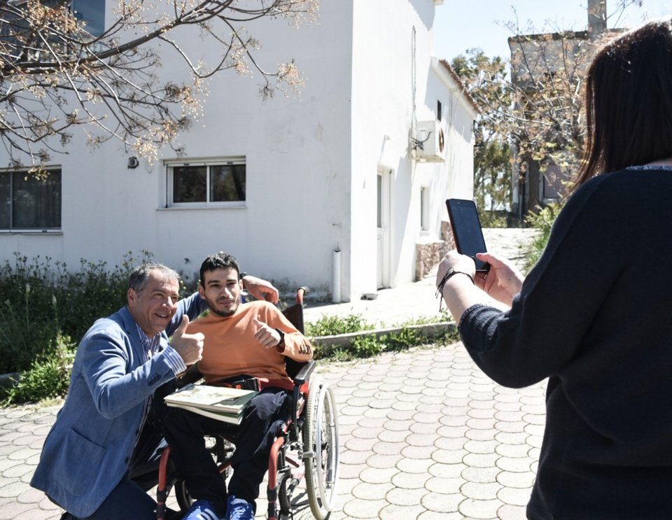 Ο Σταύρος Θεοδωράκης δεν πήγε παρέλαση -Πήγε σε Κέντρο Αποκατάστασης στη Βούλα [εικόνες] | iefimerida.gr 4