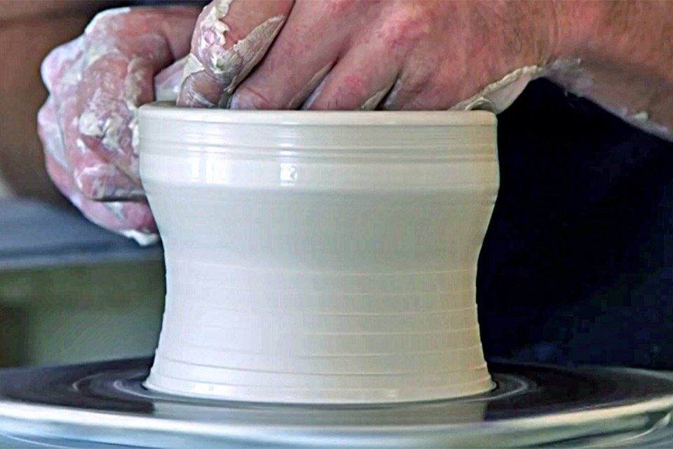 Κούπες και μπολ από τις στάχτες των αγαπημένων σας -Ενας καλλιτέχνης δημιουργεί σερβίτσιο [εικόνες και βίντεο] | iefimerida.gr 1