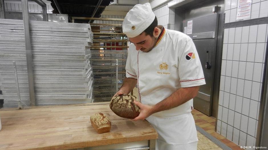 24χρονος Ελληνας αρτοποιός κατέκτησε το Ντίσελντορφ με το σμυρνέικο ψωμί του [εικόνες] | iefimerida.gr 0