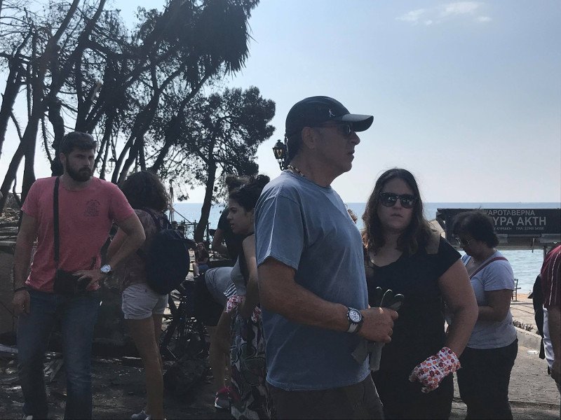 Ο Σταύρος Θεοδωράκης στον τόπο της τραγωδίας- φωτογραφία iefimerida