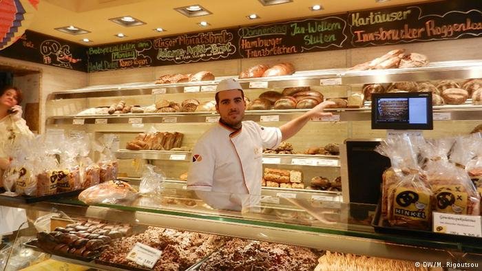 24χρονος Ελληνας αρτοποιός κατέκτησε το Ντίσελντορφ με το σμυρνέικο ψωμί του [εικόνες] | iefimerida.gr 1