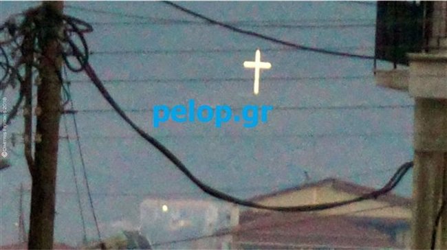 Ο Αμβρόσιος έστησε τεράστιο σταυρό, 18 μέτρων, στο Αίγιο | iefimerida.gr 0