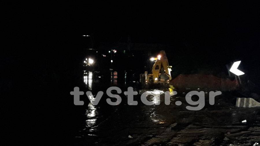 Κακοκαιρία: Διακόπηκε η κυκλοφορία Λαμίας-Καρπενησίου –Εγκλωβισμένοι οδηγοί, σταμάτησαν τα τρένα [εικόνες]  | iefimerida.gr 3