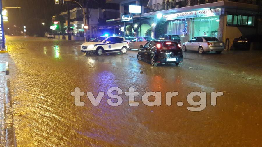 Κακοκαιρία: Διακόπηκε η κυκλοφορία Λαμίας-Καρπενησίου –Εγκλωβισμένοι οδηγοί, σταμάτησαν τα τρένα [εικόνες]  | iefimerida.gr 0