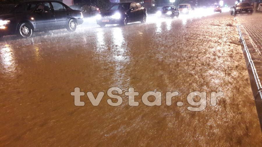 Κακοκαιρία: Διακόπηκε η κυκλοφορία Λαμίας-Καρπενησίου –Εγκλωβισμένοι οδηγοί, σταμάτησαν τα τρένα [εικόνες]  | iefimerida.gr 1