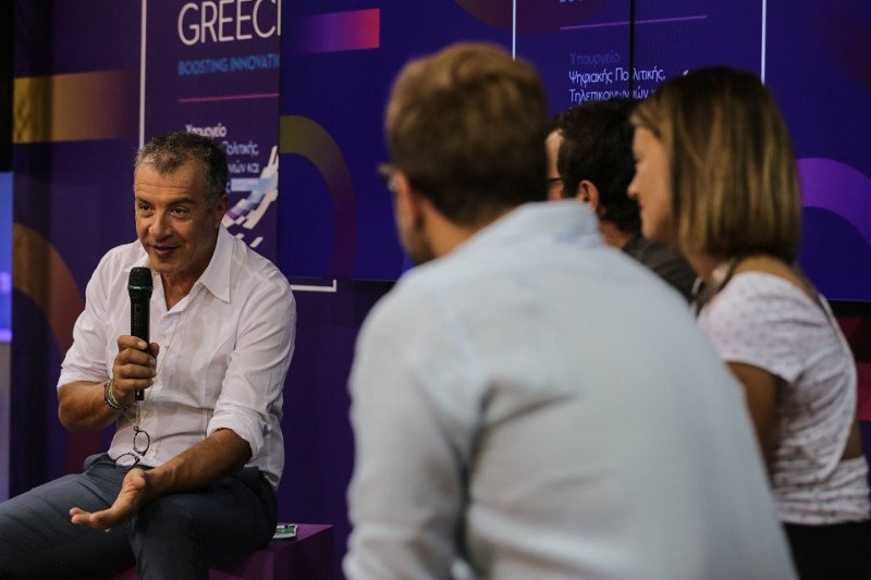 Θεοδωράκης: Πρέπει να κρατήσουμε τα παιδιά μας στην Ελλάδα -Να σταματήσουμε το brain drain | iefimerida.gr 2