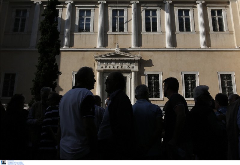 Δικηγόροι, γιατροί και απόστρατοι στο ΣτΕ: Να ακυρωθεί ο νόμος Κατρούγκαλου [εικόνες] | iefimerida.gr 0