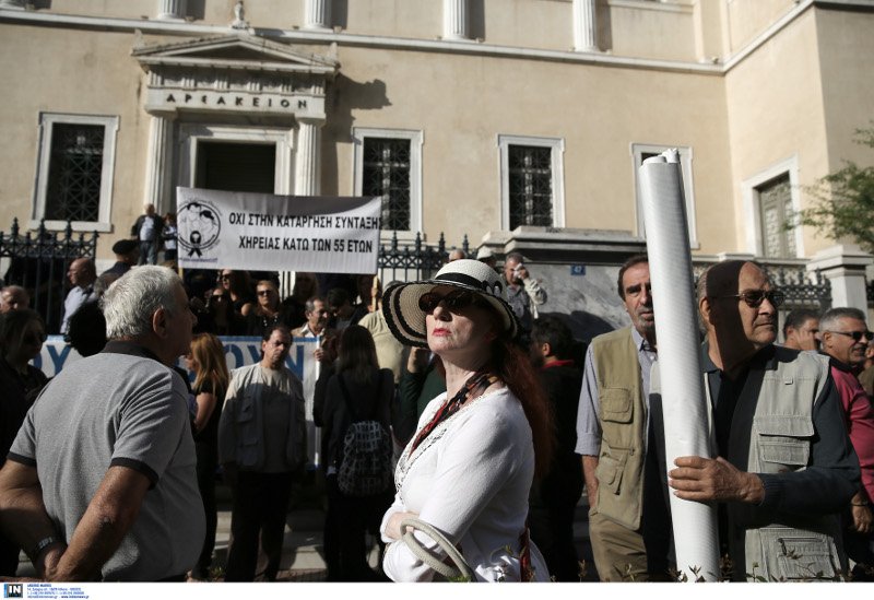Δικηγόροι, γιατροί και απόστρατοι στο ΣτΕ: Να ακυρωθεί ο νόμος Κατρούγκαλου [εικόνες] | iefimerida.gr 1