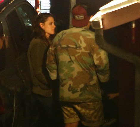 Ο Πάτινσον έφυγε από το σπίτι κι η Στιούαρτ άρχισε τα νυχτοπερπατήματα [εικόνες] | iefimerida.gr 3