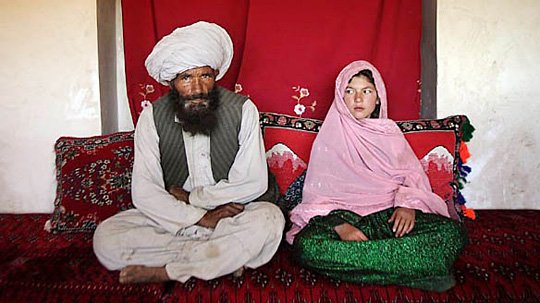 Παιδιά που γίνονται γυναίκες και αναγκάζονται να παντρευτούν [εικόνες] | iefimerida.gr 4