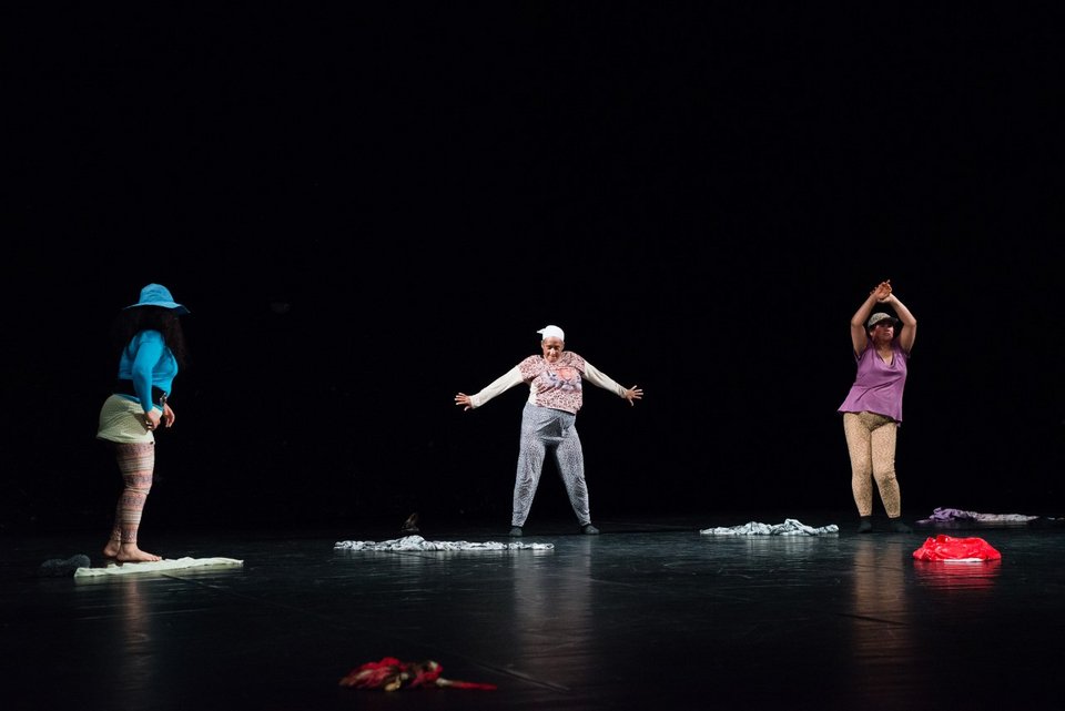 Πέντε ηλικιωμένες από το Μαρόκο στη Στέγη: Αναβιώνουν την παραδοσιακή τέχνη των Αΐτας [εικόνες]  | iefimerida.gr 1