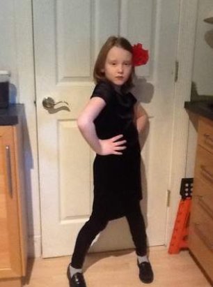 Πιτσιρίκα πάει σχολείο φορώντας κάθε μέρα κι ένα διαφορετικό κοστούμι διάσημων γυναικών [εικόνες] | iefimerida.gr 1