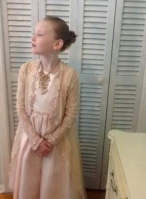 Πιτσιρίκα πάει σχολείο φορώντας κάθε μέρα κι ένα διαφορετικό κοστούμι διάσημων γυναικών [εικόνες] | iefimerida.gr 5