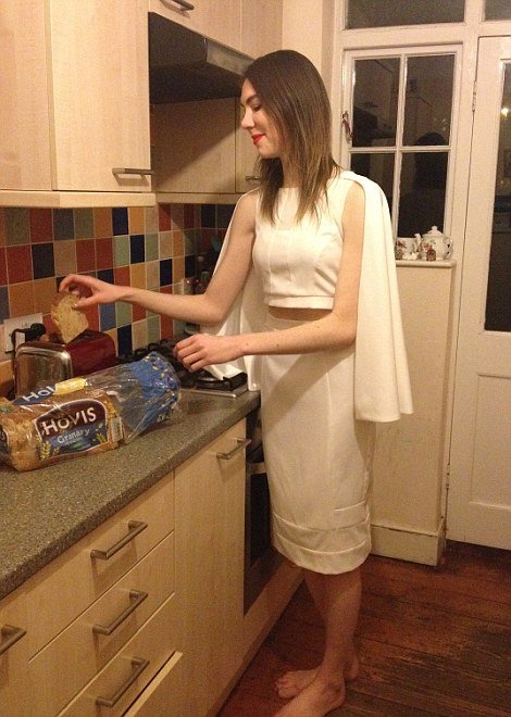 Δημοσιογράφος έζησε μια εβδομάδα όπως η Καρντάσιαν: Κυκλοφορούσε χωρίς εσώρουχα, με σέξι ρούχα [εικόνες] | iefimerida.gr 11