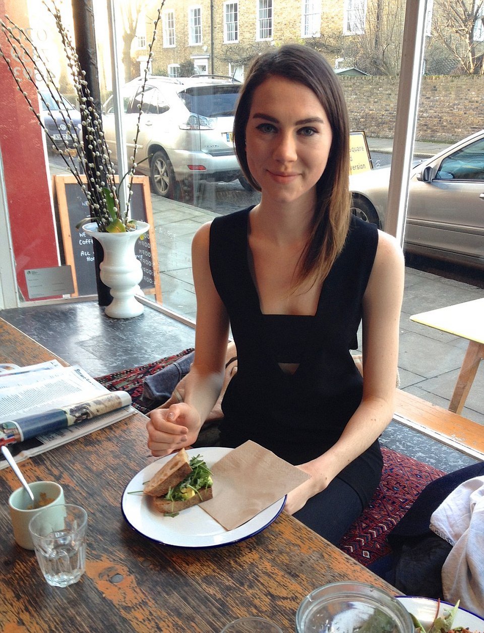 Δημοσιογράφος έζησε μια εβδομάδα όπως η Καρντάσιαν: Κυκλοφορούσε χωρίς εσώρουχα, με σέξι ρούχα [εικόνες] | iefimerida.gr 20