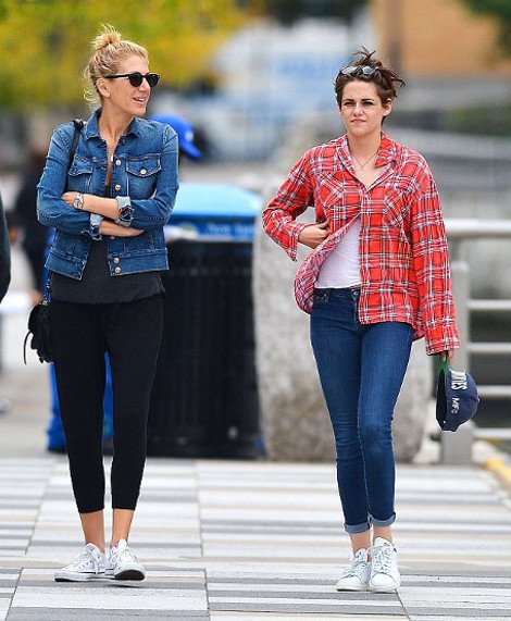 Η Κρίστεν Στιούαρτ κυκλοφορεί καμουφλαρισμένη σε «άνδρα» [εικόνες] | iefimerida.gr 2