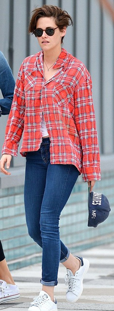 Η Κρίστεν Στιούαρτ κυκλοφορεί καμουφλαρισμένη σε «άνδρα» [εικόνες] | iefimerida.gr 3