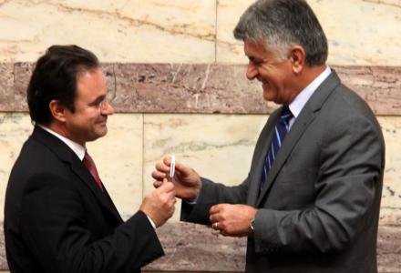 Σε αυτόν έδωσε ο Παπακωνσταντίνου το στικάκι [εικόνα] | iefimerida.gr 0