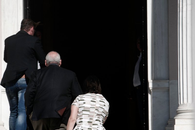 Επίσκεψη-μυστήριο: Ο Στίγκλιτς στο Μαξίμου [εικόνες] | iefimerida.gr 2