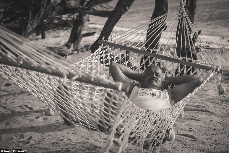 Δώρο ζωής στον πατέρα της –Πήγε πρώτη φορά στη ζωή του διακοπές σε νησί [εικόνες] | iefimerida.gr 2