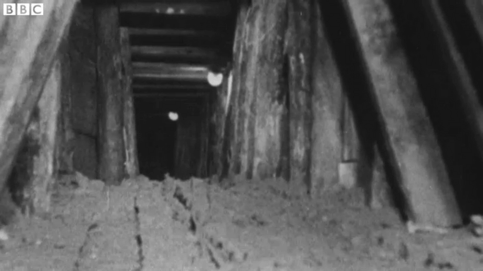 Ο άνθρωπος που έσκαψε τούνελ κάτω από το τείχος του Βερολίνου για να σώσει τη σύντροφό του [εικόνες] | iefimerida.gr 8