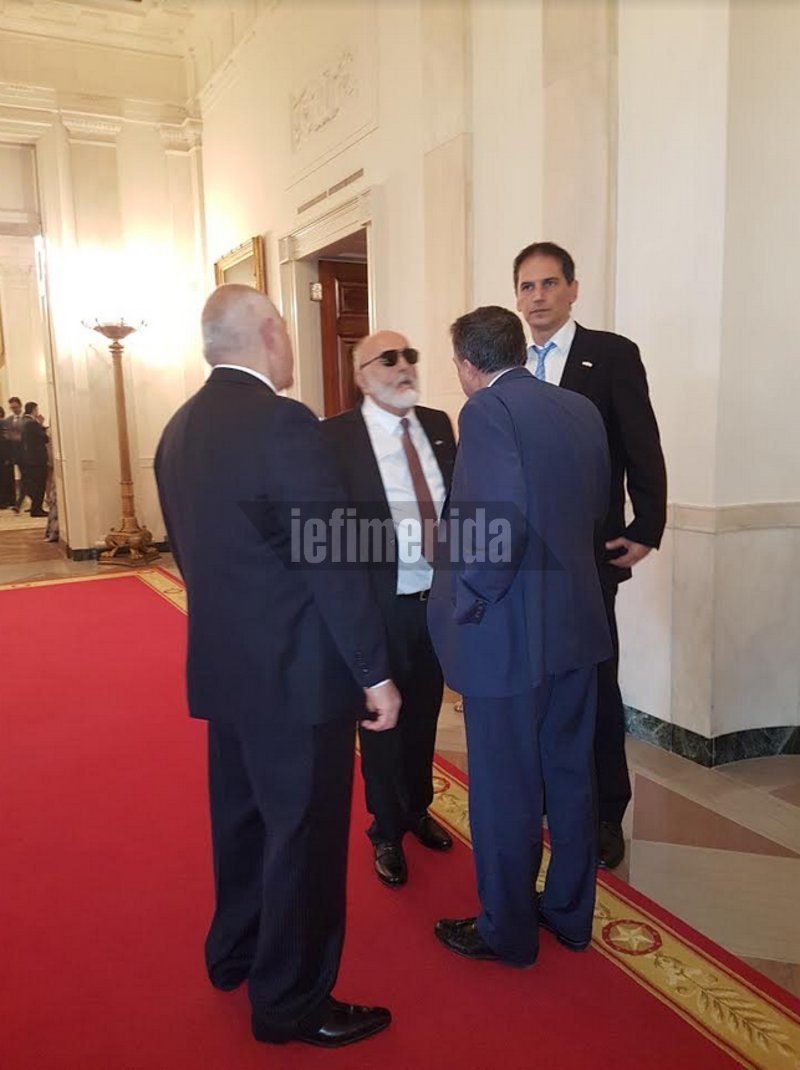 Με Κουρουμπλή και Γιάννα Νταρίλη γιόρτασε την 25η Μαρτίου ο Τραμπ, στον Λευκό Οίκο -Αφαντη η Μελάνια [αποκλειστικές εικόνες] | iefimerida.gr 7